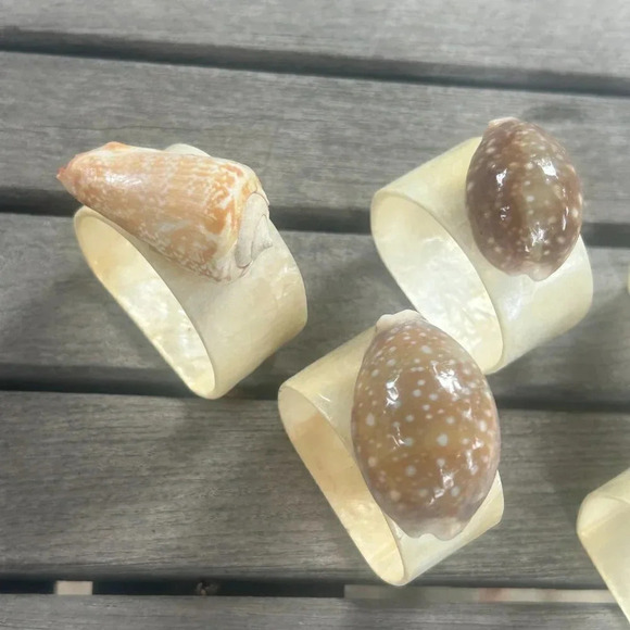 Vintage 1960s Capiz Shell Napkin Rings with Shells Set of 5 - Picture 6 of 8